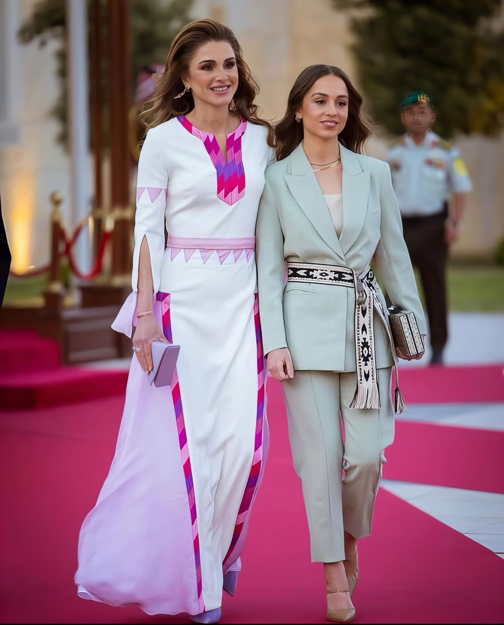 0-Queen Rania_1643421233 Large