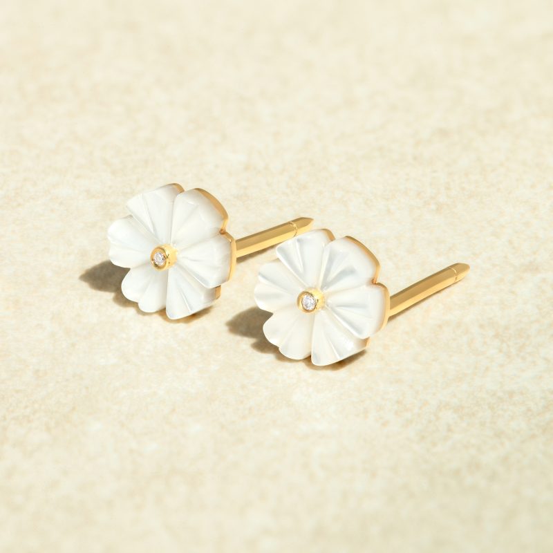 Earring Tableau Large Flower White MOP – Closeup
