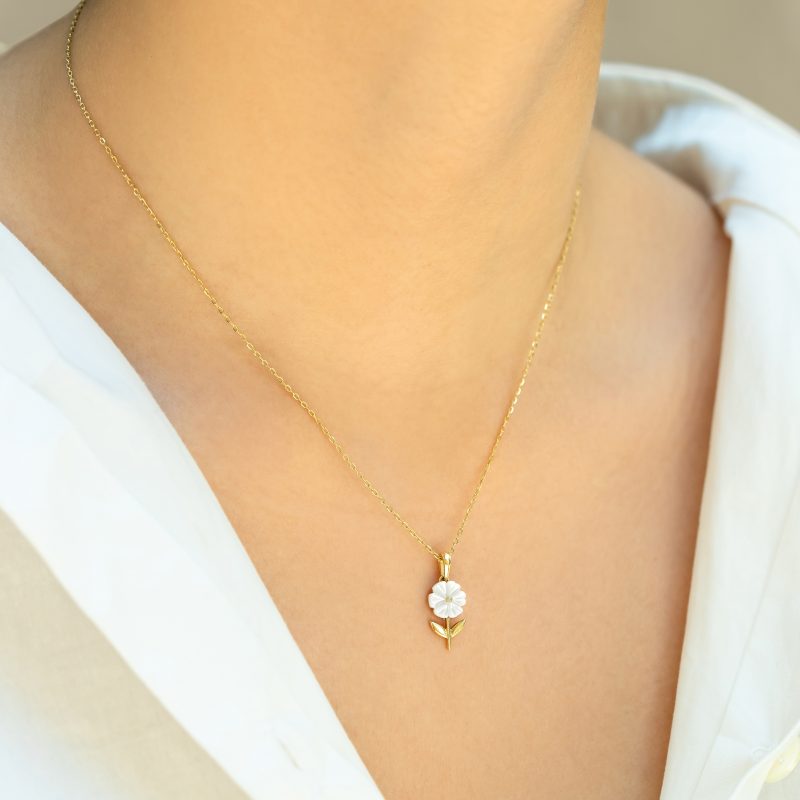 N1047WM-wildflower-necklace-white-mop-worn