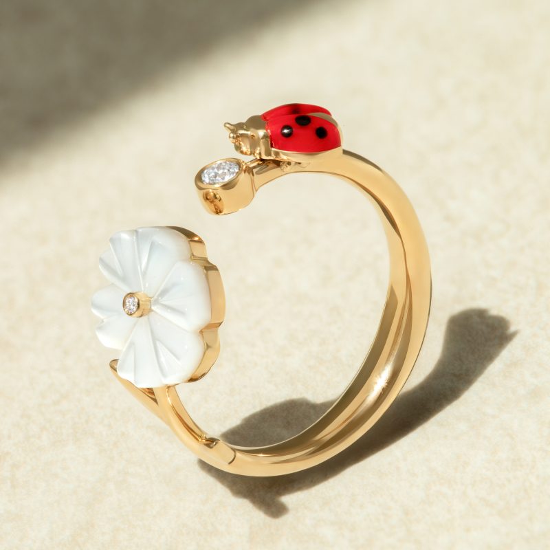 Ring Cosmic Love Noah_s Arc White MOP Flower Red Ladybug Size 48 – Closeup