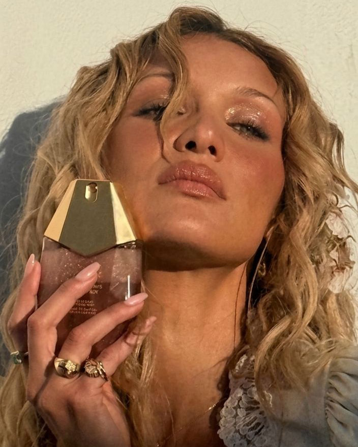 bella-hadid-sundawn-pinky-latelier-nawbar