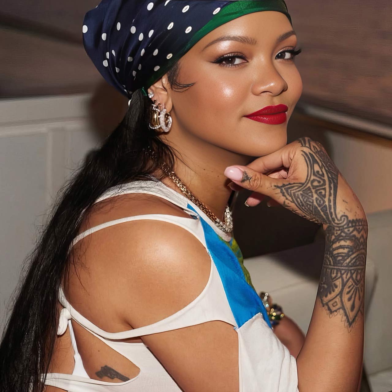 rihanna-wearing-buoy-hoops-latelier-nawbar