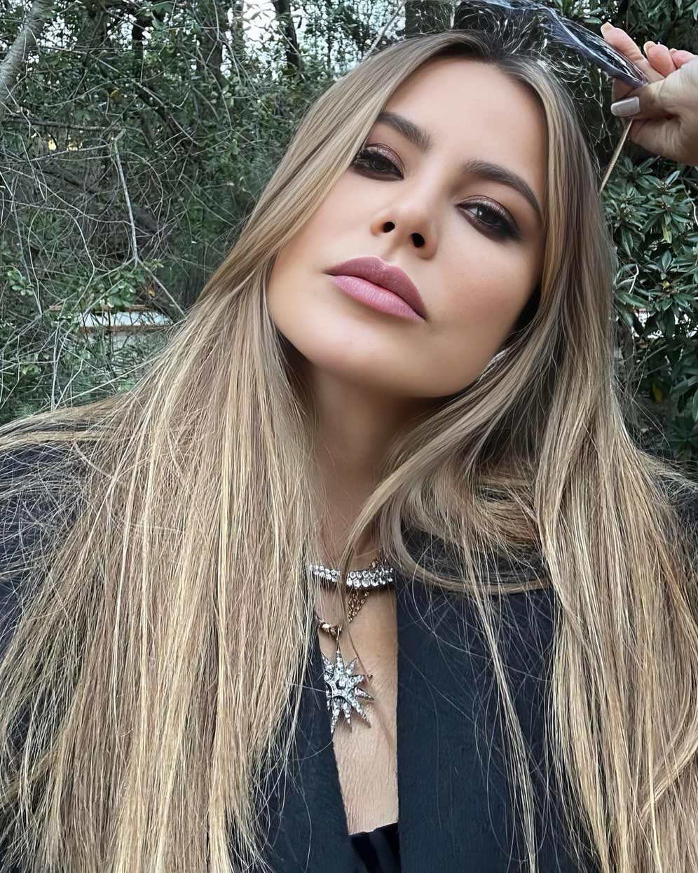sofia-vergara-wearing-latelier-nawbar